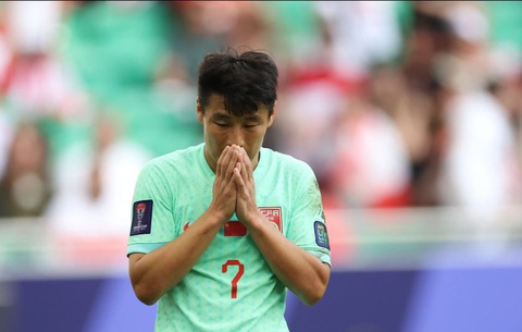 Xà ngang 2 lần cứu thua giúp Trung Quốc kéo dài 'hy vọng mong manh' ở Asian Cup 2023- Ảnh 1. Wu Lei đã có màn trình diễn đáng thất vọng trước Lebanon - Ảnh: Sohu
