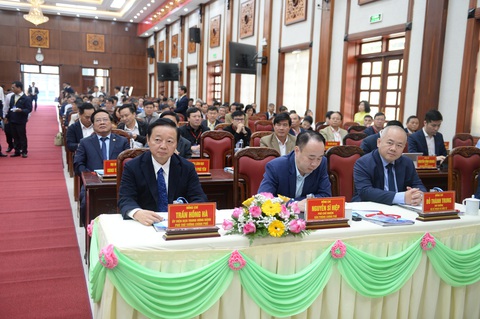 Gia Lai cần tập trung phát triển nông nghiệp, du lịch, năng lượng tái tạo- Ảnh 1. Phó thủ tướng Trần Hồng Hà tại hội nghị công bố quy hoạch tỉnh Gia Lai thời kỳ 2021-2030 tầm nhìn đến năm 2050 - Ảnh: HÀ NGỌC CHÍNH