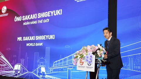 Đề xuất cho Hà Nội, TP.HCM phát hành trái phiếu địa phương để làm 400km metro- Ảnh 3. Ông Sakaki Shigeyuki - Ngân hàng Thế giới - nêu giải pháp - Ảnh: QUANG VIỄN