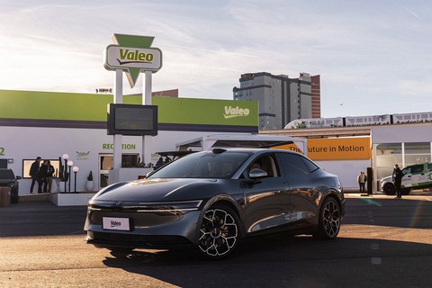 10 xe và công nghệ đáng chú ý nhất tại CES 2024: Có VinFast VF 3- Ảnh 10. 10. Zeekr 007: Zeekr thể hiện rõ tham vọng trở thành hãng xe Trung Quốc đầu tiên tham chiến tại Mỹ. 007 - mũi giáo tiên phong của họ - mang tới giới thiệu tại CES sở hữu thông số khá mạnh mẽ khi có công suất 636 mã lực và tầm vận hành 870km. Kết hợp với thiết kế khá bắt mắt, Zeekr 007 được đánh giá là có khả năng thu hút sự chú ý của người dùng Mỹ nếu thực sự ra mắt tại quốc gia này - Ảnh: Zeekr