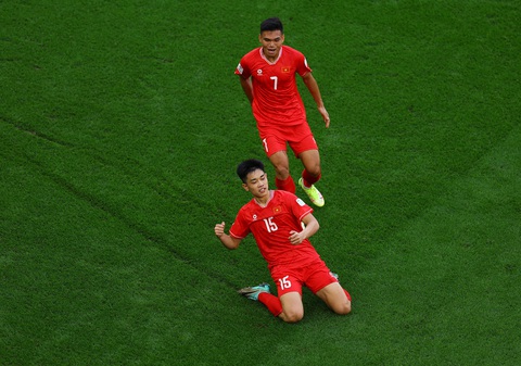 Tiền đạo Nguyễn Đình Bắc (15) ghi bàn gỡ hòa 1-1 cho đội tuyển Việt Nam ở trận gặp Nhật Bản - Ảnh: REUTERS Tiền đạo Nguyễn Đình Bắc (15) ghi bàn gỡ hòa 1-1 cho đội tuyển Việt Nam ở trận gặp Nhật Bản - Ảnh: REUTERS