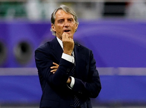 Cầu thủ Saudi Arabia phản bác HLV Mancini nói sai sự thật- Ảnh 2. HLV Mancini trong trận đấu với Oman - Ảnh: REUTERS