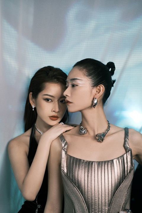 Chi Pu hé lộ sản phẩm debut tại Trung Quốc- Ảnh 2. Chi Pu và Lưu Nhã Sắt