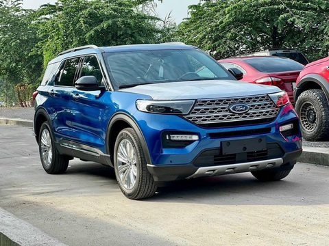 Tin tức giá xe: Ford Explorer giảm tới 440 triệu tại đại lý, lần đầu xuống còn 2 tỉ- Ảnh 1. Ford Explorer sản xuất cuối năm 2022 đang được giảm giá 440 triệu đồng - Ảnh: Đại lý Ford/Facebook