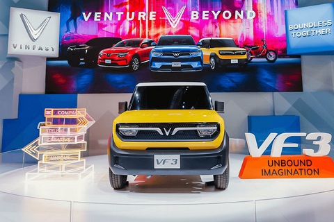 10 xe và công nghệ đáng chú ý nhất tại CES 2024: Có VinFast VF 3- Ảnh 5. 5. VinFast VF 3: VinFast có một khởi đầu không quá suôn sẻ tại Mỹ, nhưng VF 3 được kỳ vọng có thể đem họ trở lại. Điểm mạnh nhất của mẫu xe này, theo đánh giá từ CarBuzz, là giá bán. Việc có một giá bán khởi điểm kỳ vọng chỉ 12.500 USD (20.000 USD trừ đi 7.500 USD trợ giá chính phủ nhờ lắp nội địa) sẽ giúp mẫu xe này trở thành xe điện rẻ nhất tại Mỹ, thậm chí rẻ hơn gấp đôi đối thủ gần nhất là Chevrolet Bolt (27.500 USD) - Ảnh: VinFast