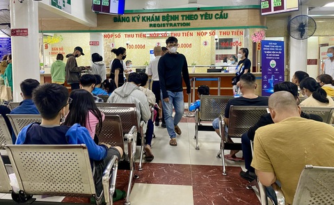 Bệnh nhân đến thăm khám các vấn đề về da tại Bệnh viện Da liễu TP.HCM - Ảnh: X.MAI Bệnh nhân đến thăm khám các vấn đề về da tại Bệnh viện Da liễu TP.HCM - Ảnh: X.MAI