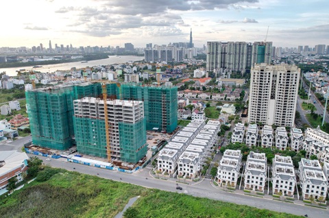 Doanh nghiệp địa ốc nặng gánh nỗi lo dòng tiền- Ảnh 1. Nỗi lo lớn đối với các doanh nghiệp địa ốc trong năm 2024 đó là áp lực dòng tiền khi nhiều sản phẩm bất động sản có sức mua kém, giao dịch chững lại và khả năng tiếp cận vốn hạn chế - Ảnh: NGỌC HIỂN