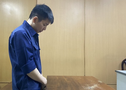 Mẹ già ngã khuỵu khi nghe con trai lãnh án tử vì giết người- Ảnh 1. Phạm Ngọc Việt nghe tòa tuyên án - Ảnh: X.D.