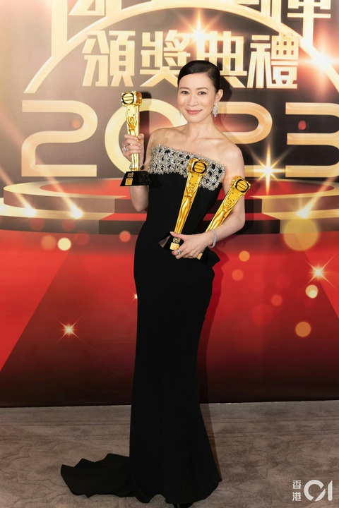 Bộ phim đánh dấu sự trở lại của Xa Thi Mạn tại TVB đã giúp cô ôm 4 giải thưởng Bộ phim đánh dấu sự trở lại của Xa Thi Mạn tại TVB đã giúp cô ôm 4 giải thưởng