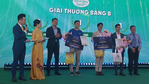 Trao giải thưởng bảng B cuộc thi Cùng HTV hành động xanh - Ảnh: HOÀNG LÊ Trao giải thưởng bảng B cuộc thi Cùng HTV hành động xanh - Ảnh: HOÀNG LÊ