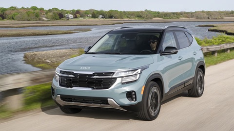 Loạt xe Hàn dự kiến đổ bộ Việt Nam năm 2024: Toàn xe bán chạy- Ảnh 9. Kia Seltos là một trong những mẫu xe bán chạy nhất của Kia tại thị trường Việt Nam. Tổng doanh số đạt 9.663 xe trong năm 2023. Do đó, người tiêu dùng kỳ vọng bản nâng cấp sẽ được phân phối tại Việt Nam trong năm nay. Seltos facelift nổi bật với ngôn ngữ thiết kế Opposites United. Bản ở Hàn Quốc có tùy chọn động cơ xăng 2.0L, động cơ xăng tăng áp 1.6L Gamma I được nâng cấp lên Gamma II và hộp số tự động 8 cấp