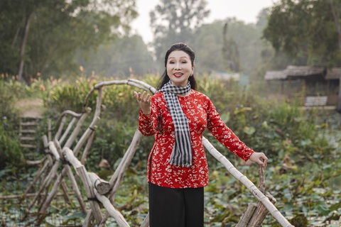 Nghệ sĩ Bạch Tuyết duyên dáng trong chiếc áo bà ba - Ảnh: NVCC Nghệ sĩ Bạch Tuyết duyên dáng trong chiếc áo bà ba - Ảnh: NVCC