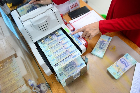 Dư nợ tín dụng trên địa bàn TP.HCM cán mốc 3,5 triệu tỉ đồng- Ảnh 1. So với các năm trước đây, tốc độ tăng trưởng tín dụng trên địa bàn TP.HCM năm 2023 thấp hơn - Ảnh: QUANG ĐỊNH