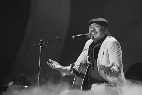 Trần Tiến hát trong live show của nhạc sĩ tại Hà Nội hồi tháng 5-2023 - 3 Trần Tiến hát trong live show của nhạc sĩ tại Hà Nội hồi tháng 5-2023