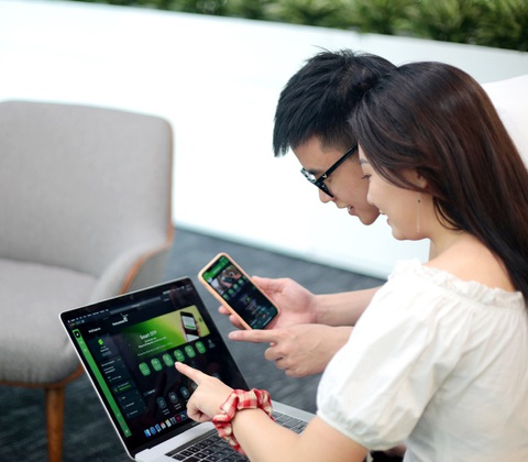Khách hàng sử dụng dịch vụ VCB Digibank - Ảnh: T.U. Khách hàng sử dụng dịch vụ VCB Digibank - Ảnh: T.U.