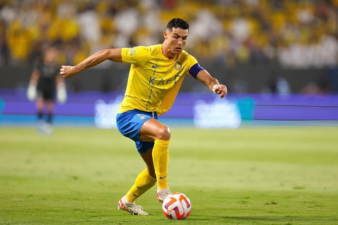 Xem lễ trao giải Dubai Globe Soccer Awards 2023 trên kênh nào?- Ảnh 3. Ronaldo đã có 6 lần nâng cao danh hiệu tại Dubai Globe Soccer Awards - Ảnh: REUTERS
