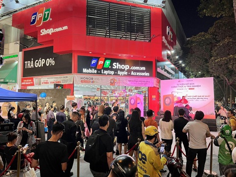 FPT Shop dự kiến giao 2.000 máy Honor X9b 5G trong tuần mở bán- Ảnh 1. Quà tặng 740.000 đồng, trả góp 0% lãi suất kèm nhiều ưu đãi thiết thực