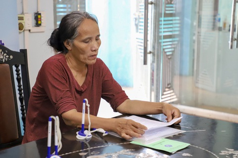 Tặng hàng chục ngàn sổ bảo hiểm xã hội, thẻ bảo hiểm y tế cho bà con khó khăn - Ảnh 2. Tặng hàng chục ngàn sổ bảo hiểm xã hội, thẻ bảo hiểm y tế cho bà con khó khăn - Ảnh 2.