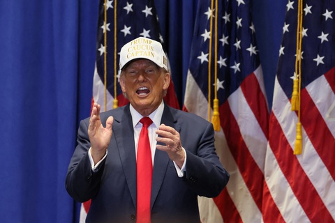Cựu tổng thống Mỹ Donald Trump trong buổi vận động tranh cử ở bang Iowa ngày 14-1 - Ảnh: REUTERS Cựu tổng thống Mỹ Donald Trump trong buổi vận động tranh cử ở bang Iowa ngày 14-1 - Ảnh: REUTERS