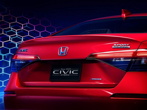 Honda Civic thêm bản hybrid, thêm điểm giống Accord- Ảnh 2. Đuôi xe có đèn hậu được cải tiến, những gì quan sát được còn lại có vẻ giữ nguyên toàn bộ - Ảnh: Honda