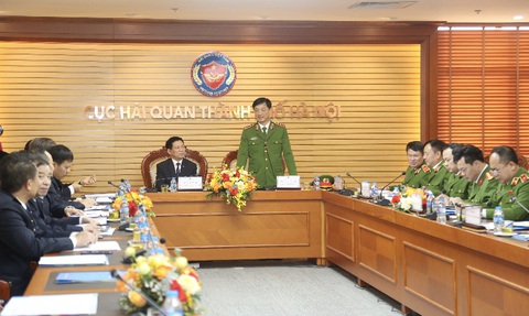 Từ vụ 4 nữ tiếp viên hàng không, công an triệt phá đường dây ma túy ‘lớn nhất lịch sử’- Ảnh 1. Thượng tướng Nguyễn Duy Ngọc phát biểu tại hội nghị - Ảnh: GIANG LONG
