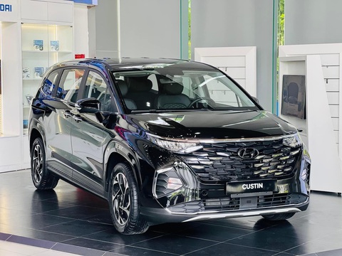 Tin tức giá xe: Hyundai Custin giảm giá tại đại lý, bản cao cấp rẻ hơn Innova Cross Hybrid- Ảnh 1. Hyundai Custin bản Cao cấp đang được giảm giá mạnh - Ảnh: Đại lý Hyundai/Facebook