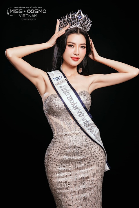 Hoàng Nhung tuyên bố không muốn vào showbiz, vui mừng với ngôi á hậu- Ảnh 2. Hoàng Nhung tuyên bố không muốn vào showbiz, vui mừng với ngôi á hậu- Ảnh 2.