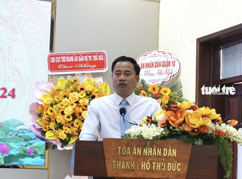 Năm 2023, Tòa án TP Thủ Đức tổ chức phiên tòa trực tuyến cao nhất cả nước- Ảnh 2. Chánh án Tòa án nhân dân TP.HCM Lê Thanh Phong phát biểu chỉ đạo hội nghị - Ảnh: TUYẾT MAI