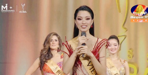 Đoàn Thu Thủy trong phần thi ứng xử - Ảnh chụp màn hình Đoàn Thu Thủy có phần thi ứng xử không trọn vẹn - Ảnh chụp màn hình