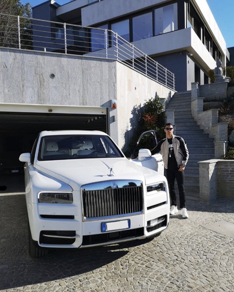 Cristiano Ronaldo mua Ferrari Purosangue, thừa nhận không biết có bao nhiêu xe- Ảnh 2. Bộ sưu tập của Ronaldo bao gồm hàng chục chiếc xe tới từ các thương hiệu danh giá như Rolls-Royce, Mercedes-Benz, Bugatti, Ferrari hay Lamborghini - Ảnh: CRISTIANO RONALDO
