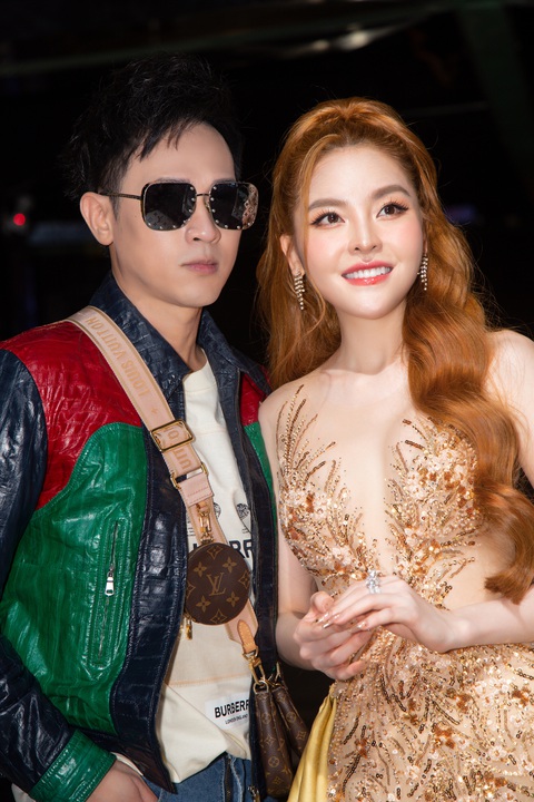 Saka Trương Tuyền, Nguyên Vũ tình bể bình trong MV mới- Ảnh 2. Mặc dù là lần đầu hợp tác nhưng Saka Trương Tuyền và Nguyên Vũ cực ăn ý