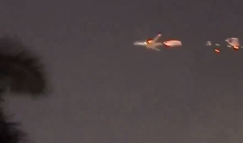 Ảnh chụp từ video trên mạng xã hội X cho thấy một bên cánh máy bay Boeing 747-8 của hãng Atlas Air bốc cháy dữ dội khi máy bay này tìm cách hạ cánh khẩn cấp Ảnh chụp từ video trên mạng xã hội X cho thấy một bên cánh máy bay Boeing 747-8 của Hãng Atlas Air bốc cháy dữ dội khi máy bay này tìm cách hạ cánh khẩn cấp