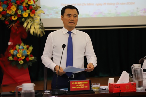 Giao thông TP từ đi trước mở đường tới phục vụ, tạo động lực phát triển- Ảnh 2. Ông Bùi Xuân Cường - phó chủ tịch UBND TP.HCM - chỉ đạo tại hội nghị - Ảnh: TUẤN ANH