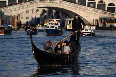 Venice bắt đầu bán vé vào thăm thành phố giờ cao điểm- Ảnh 1. Venice bắt đầu bán vé vào thăm thành phố giờ cao điểm- Ảnh 1.