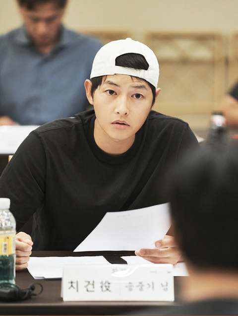 Song Joong Ki rục rịch trở lại màn ảnh nhỏ- Ảnh 2. Song Joong Ki rục rịch trở lại màn ảnh nhỏ- Ảnh 2.