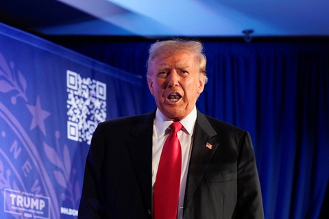 Tin tức thế giới 19-1: Mỹ thông qua luật ngăn chính phủ đóng cửa; ông Trump quyết kháng cáo Colorado- Ảnh 2. Cựu tổng thống Mỹ Donald Trump, ứng viên tranh cử của Đảng Cộng hòa, phát biểu tại một sự kiện ở New Hampshire ngày 17-1 - Ảnh: REUTERS