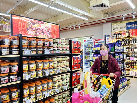 Mua sắm giảm giá đến 50% và trải nghiệm không gian Châu Âu tại WinMart Lê Đức Thọ- Ảnh 3. Quầy kệ được bố trí khoa học, dễ dàng cho khách hàng lựa chọn sản phẩm