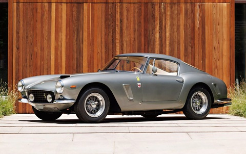 10 xe đắt nhất năm 2023: Ngôi vương là siêu xe gần 1.300 tỉ đồng- Ảnh 1. 10. Ferrari 250 GT SWB Berlinetta 1962 - 9.465.000 USD (230 tỉ đồng) - Lại thêm một chiếc Ferrari 250 được bán với giá lên tới gần 8 chữ số. Dù chưa được bán công khai lần nào, chiếc Ferrari 250 này đã qua tay 4 đời chủ, đồng thời chưa được phục chế nên không thể chạm ngưỡng trị giá hàng chục triệu USD như nhiều chiếc 250 trước đây - Ảnh: Carscoops