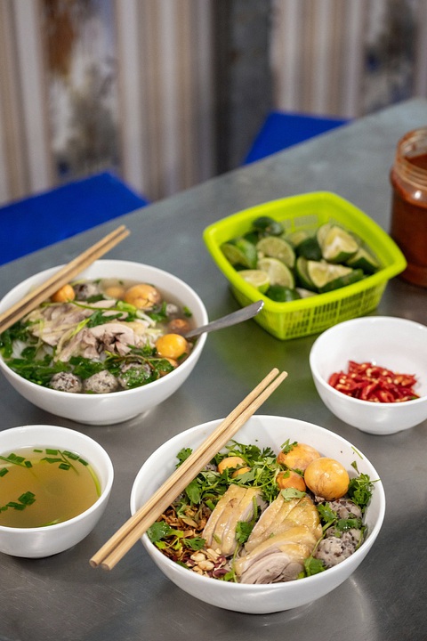 Phỏ gà Nguyệt Phở gà Nguyệt là nơi nhất định phải thử nằm trên đường 5B Phủ Doãn, Hà Nội - Ảnh: Linh Pham/ MICHELIN Guide Việt Nam