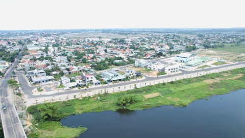 Huyện Duy Xuyên: Phát triển kinh tế đi đôi đảm bảo an sinh xã hội- Ảnh 2. Một góc khu đô thị TT Nam Phước ngày càng khang trang, giao thông thuận lợi