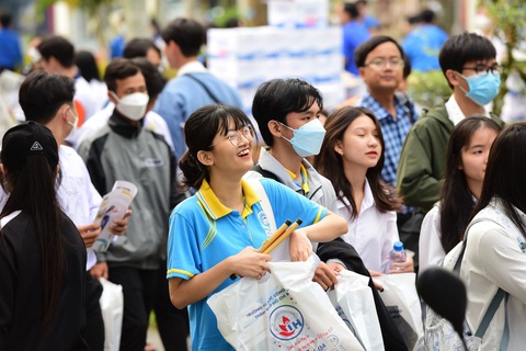 Cuối tuần này tư vấn tuyển sinh, hướng nghiệp tại Huế, Đà Nẵng- Ảnh 1. Thí sinh tham gia chương trình tư vấn tuyển sinh - hướng nghiệp năm 2022 - Ảnh: DUYÊN PHAN