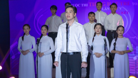 Phận đời nghệ sĩ cải lương và gánh hát lưu diễn lên phim Tết 2024- Ảnh 3. Bạch Công Khanh là nhân tố gây tò mò về lần đầu vừa hát cải lương vừa đóng phim điện ảnh