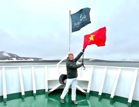 Bác sĩ nhi khoa chinh phục Nam Cực: Tuổi nào cũng ưa khám phá và rèn sức khỏe- Ảnh 1. Bác sĩ Nguyễn Tiến Dũng trong hành trình chinh phục Nam Cực - Ảnh: BSCC