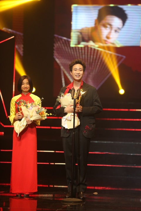 Phim gia đình dài lê thê thắng lớn ở VTV Awards 2023- Ảnh 1. Quán quân Vietnam Idol Hà An Huy nhận giải Gương mặt trẻ ấn tượng