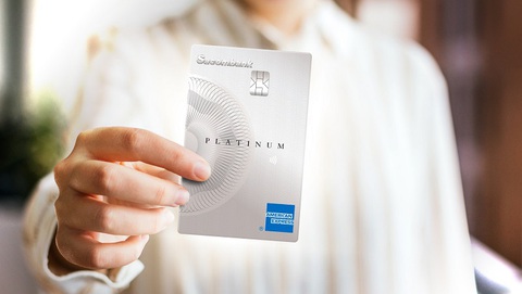 Thỏa sức chu du với bộ đôi thẻ Sacombank Platinum American Express- Ảnh 2. Bên cạnh việc được hoàn 20% giá trị khi mua tour du lịch, mức phí chuyển đổi ngoại tệ thấp chỉ 1,99% cũng là một ưu điểm lớn của bộ đôi thẻ Sacombank Platinum American Express - Ảnh: STB
