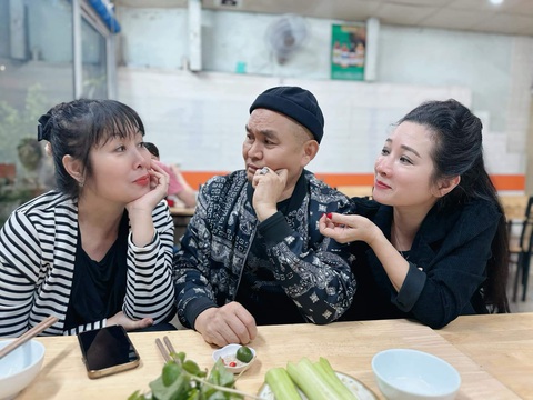 Từ trái qua Hồng Vân, Xuân Hinh và Thanh Thanh Hiền hội ngộ tại Hà Nội chuẩn bị cho chương trình Xuân phát tài - Ảnh: NVCC Từ trái qua Hồng Vân, Xuân Hinh và Thanh Thanh Hiền hội ngộ tại Hà Nội chuẩn bị cho chương trình Xuân phát tài - Ảnh: NVCC
