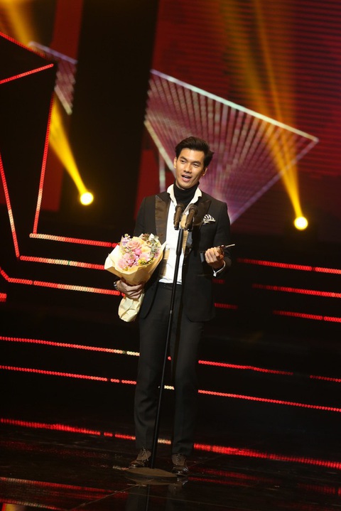 Phim gia đình dài lê thê thắng lớn ở VTV Awards 2023- Ảnh 4. Nhan Phúc Vinh nhận giải Nam diễn viên ấn tượng, khán giả tiếc cho NSƯT Hoàng Hải