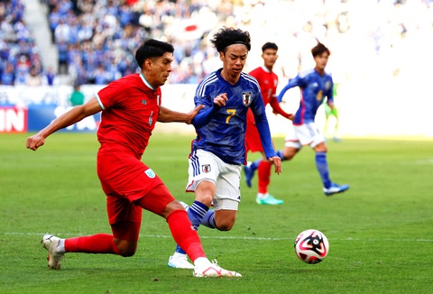 Asian Cup 2023: Soi ứng viên số 1 Nhật Bản- Ảnh 2. Tuyển Nhật Bản (áo xanh) vừa có trận thắng 5-0 trước Thái Lan trong hành trình chuẩn bị Asian Cup 2023 - Ảnh: REUTERS