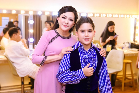 Như Quỳnh và rapper Shumo AG kết hợp trong ca khúc Cho người tình nhỏ - Ảnh: NVCC Như Quỳnh và rapper Shumo AG kết hợp trong ca khúc Cho người tình nhỏ - Ảnh: NVCC
