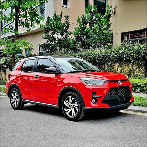 Toyota Việt Nam ra mắt Fortuner mới, giảm giá niêm yết 2 xe gầm cao cỡ nhỏ- Ảnh 1. Toyota Raize trở thành SUV hạng A rẻ nhất thị trường hiện nay - Ảnh: Đại lý Toyota/Facebook